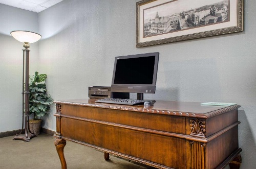 Ramada by Wyndham Shreveport Airport image 13