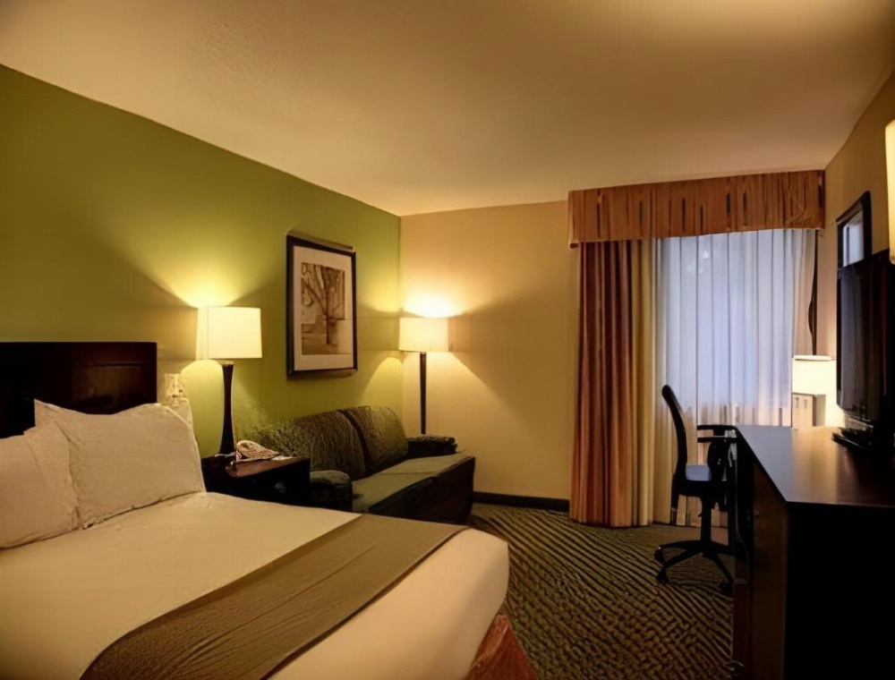 Two-Bedroom King Suite with Two Double Beds - Non-Smoking